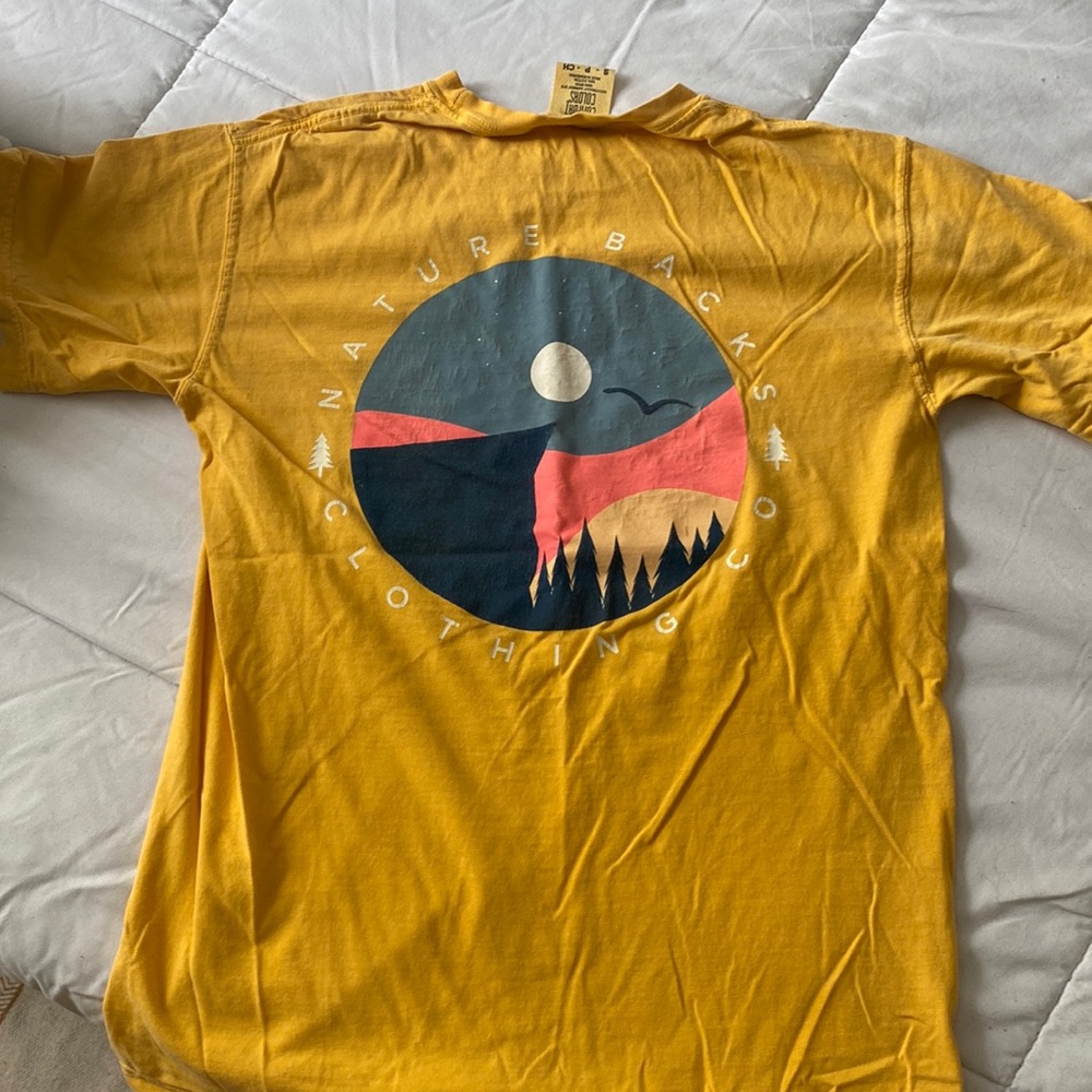 Nature backs yellow t shirt